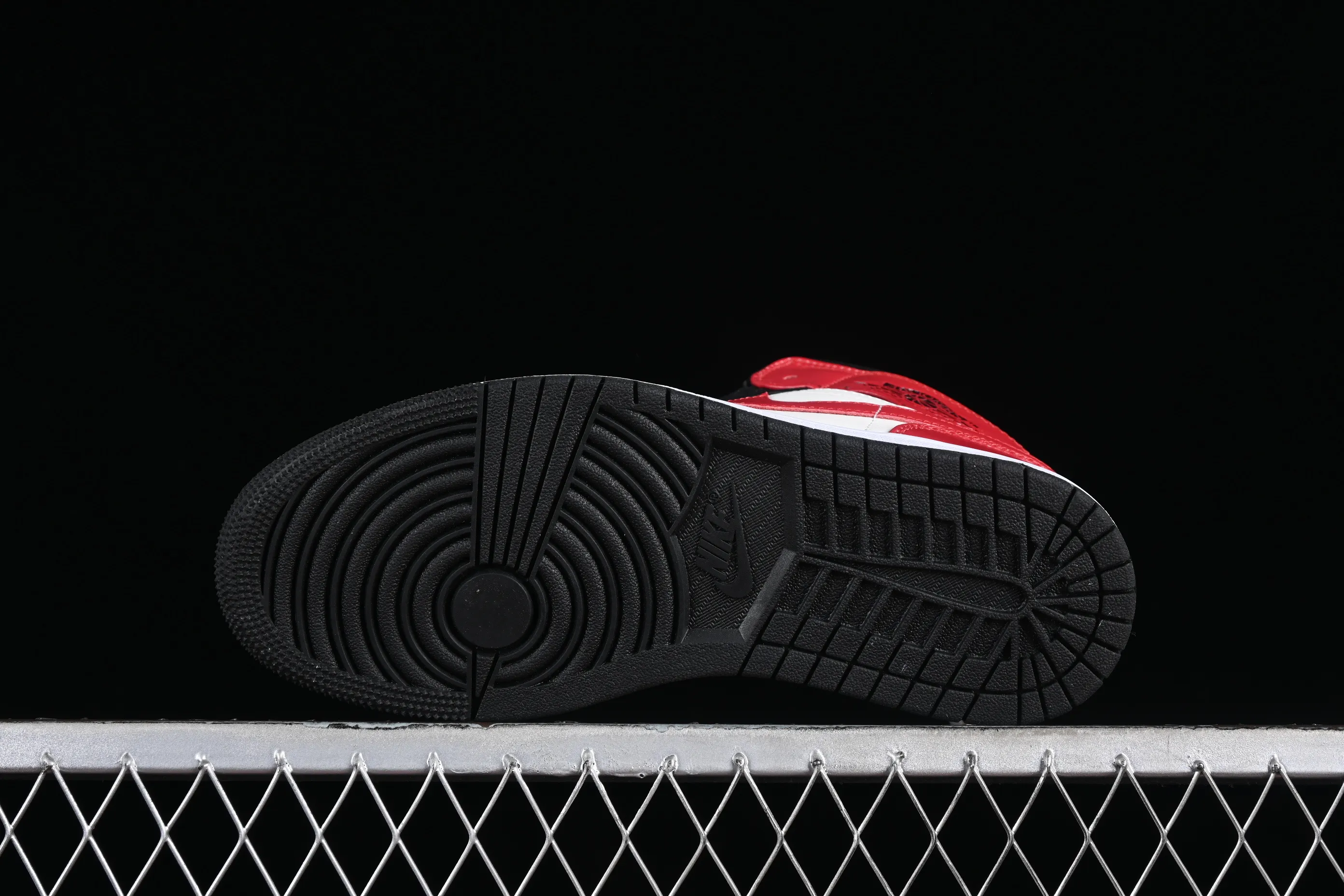 All categories Air Jordan Jordan series basketball shoes Air Jordan 1 Mid Air Jordan 1 Mid "Black Toe" AJ1 Joe 1 white black red Zhongbang basketball shoes BQ6472-160